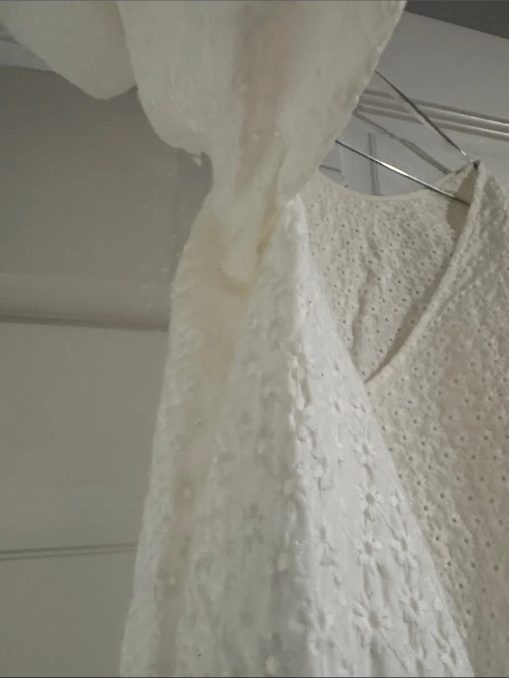 Zara White Eyelet Puff-Sleeve Blouse 100% cotton size Small
